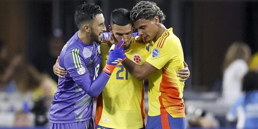 Foto: Daniel Muñoz, expulsado contra Uruguay en Copa América.