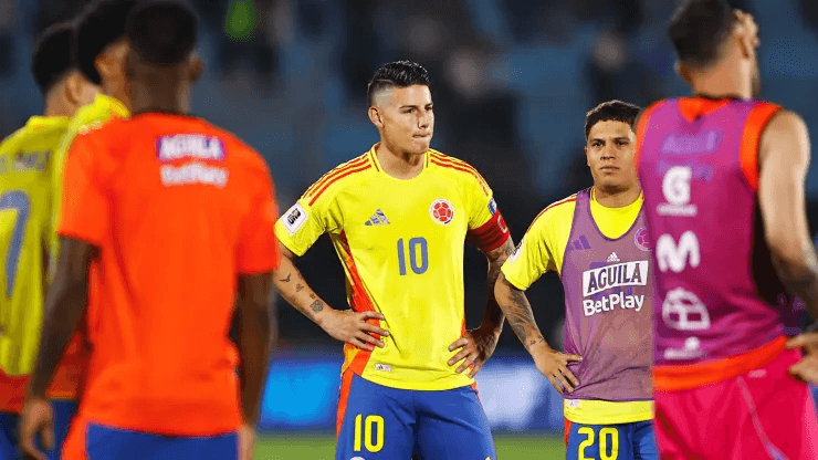 Foto: James Rodríguez y Juan F. Quintero luego de la derrota 3-2 ante Uruguay.